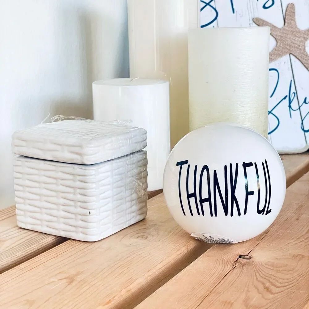 NWT Gorgeous 2 Pc White Ceramic Trinket Box & THANKFUL ball tabletop Decor